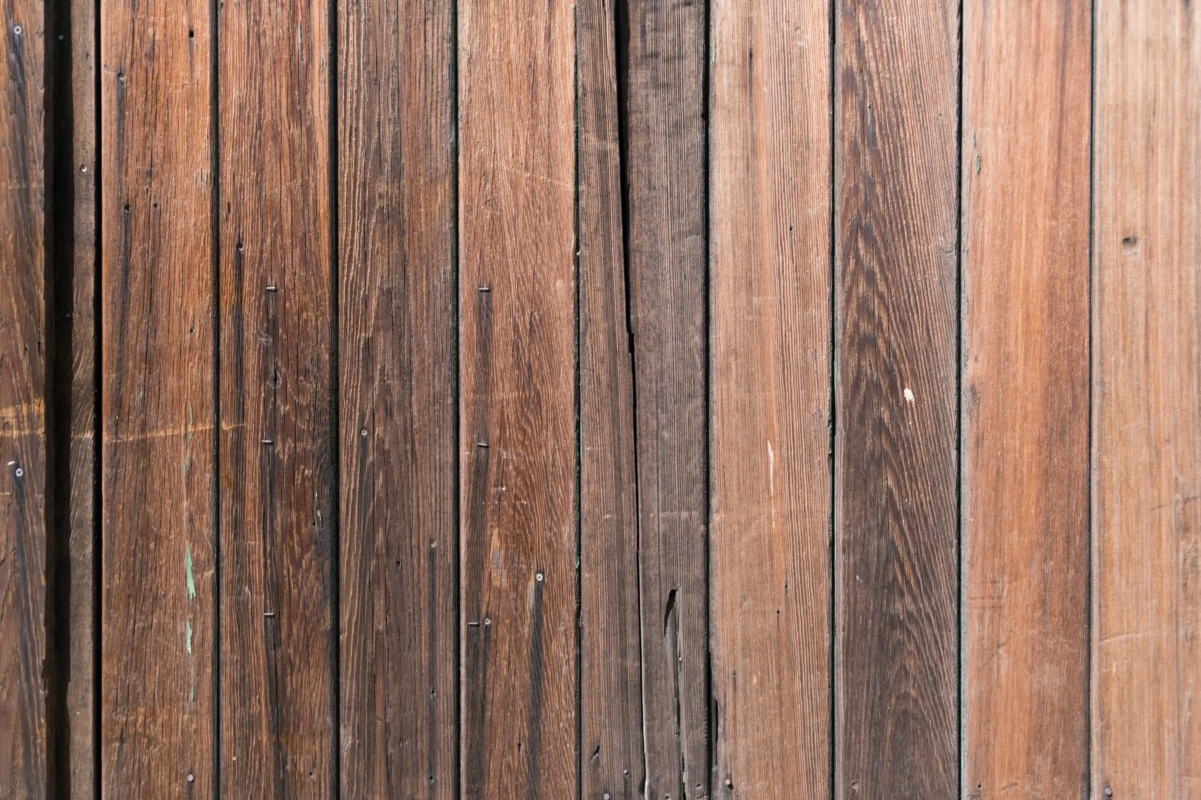 Gros plan sur le grain d’une lame de parquet